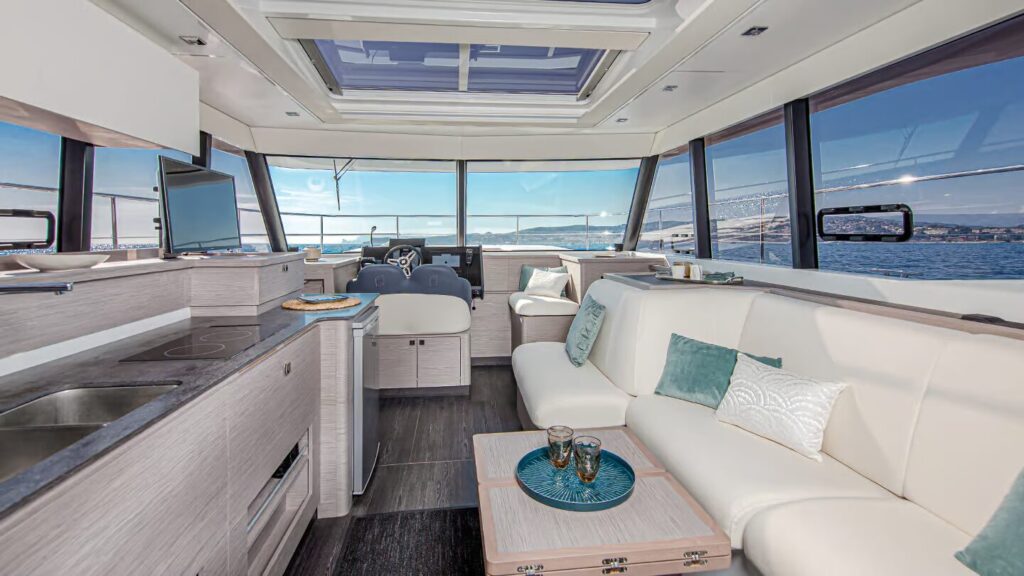 MY4S-Fountaine-Pajot-Motor-Yachts-Interior-02