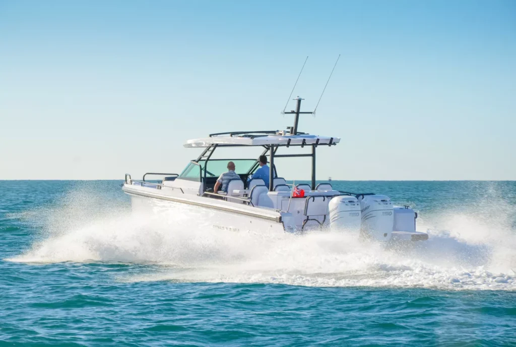 Axopar-37-ST-BLTP-gallery-Tradeaboat-03b__FillWzEyODAsODYwXQ_WebP~jpg