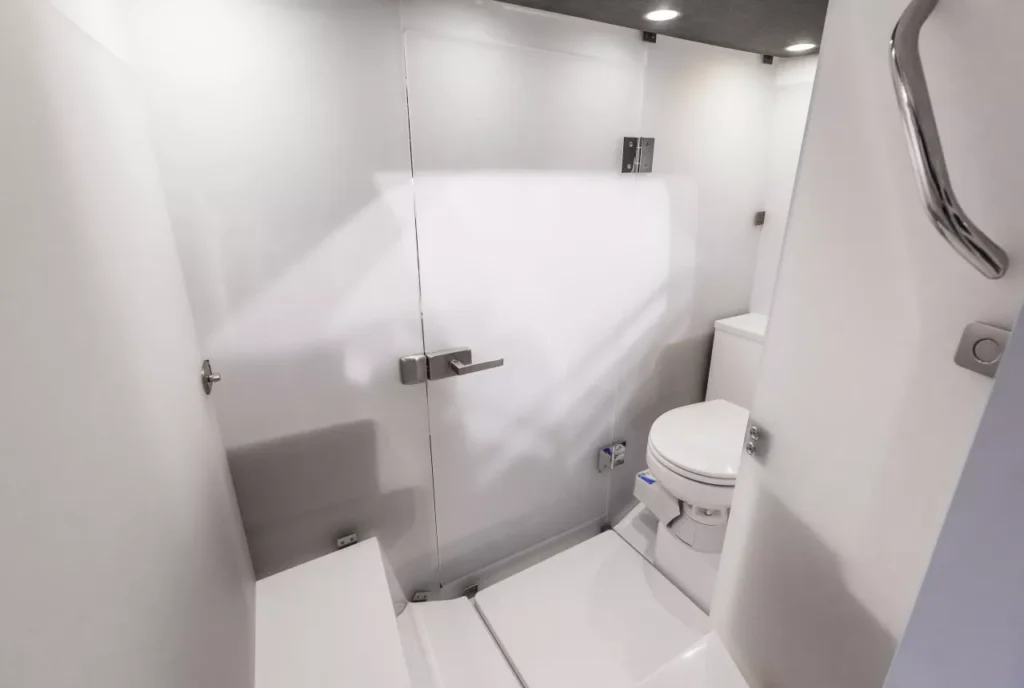 Axopar-37-ST-gallery_058_R7A7129__FillWzEyODAsODYwXQ_WebP~jpg