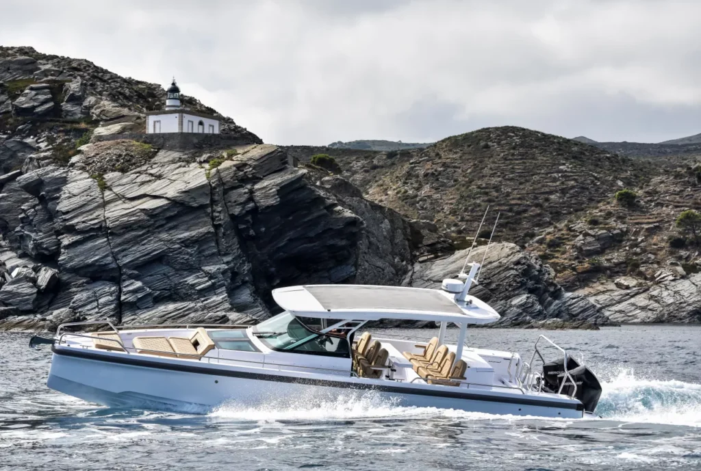 Axopar-37-ST-gallery_Empuriabrava_9_2020_DA_75__FillWzEyODAsODYwXQ_WebP~jpg