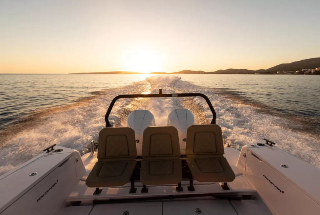 Axopar-37-ST-gallery_tomasmoyaphoto_112274_4077__FillWzEyODAsODYwXQ_WebP~jpg