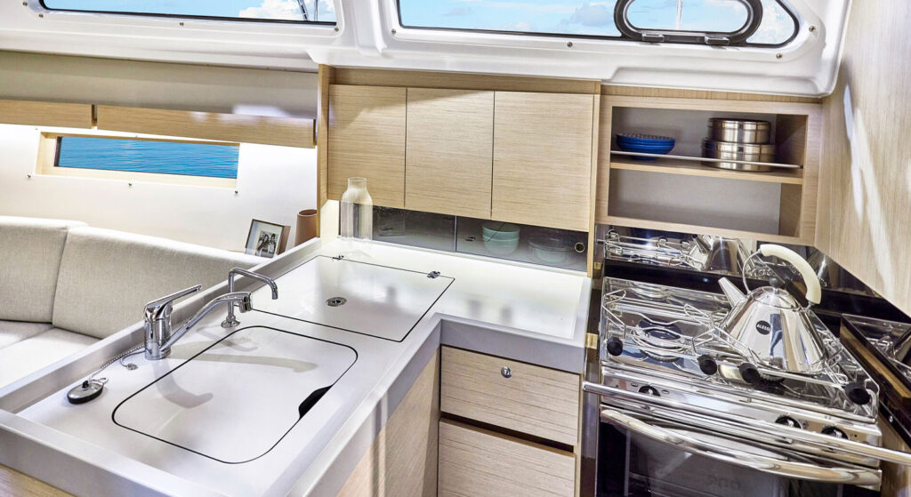 Beneteau Oceanis 34.1 SeaCoyote 8