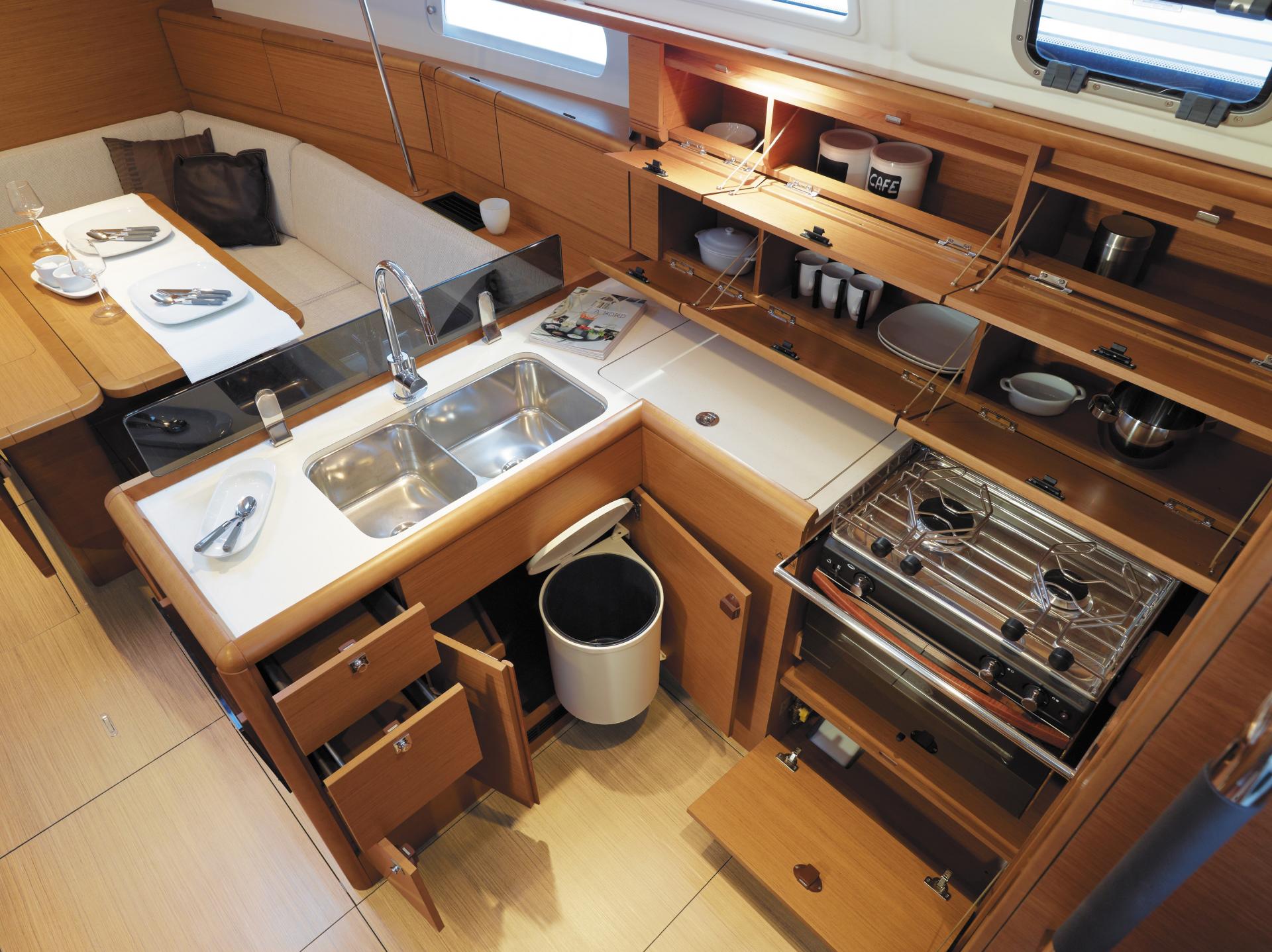Jeanneau Sun Odyssey 389 (10)