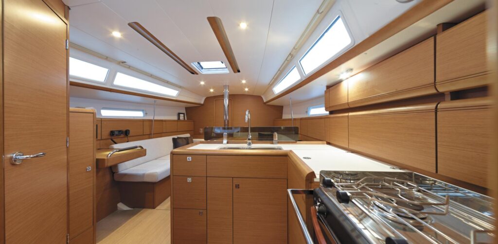Jeanneau Sun Odyssey 389 (6)