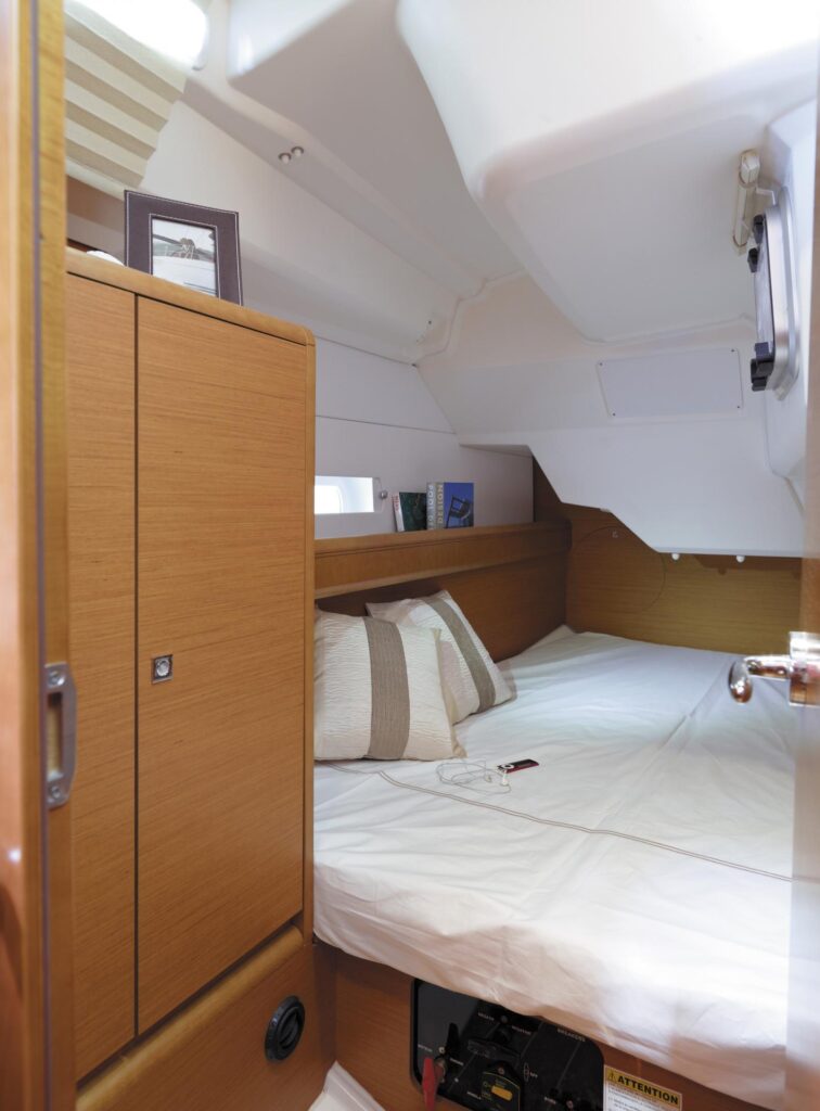 Jeanneau Sun Odyssey 389 (9)